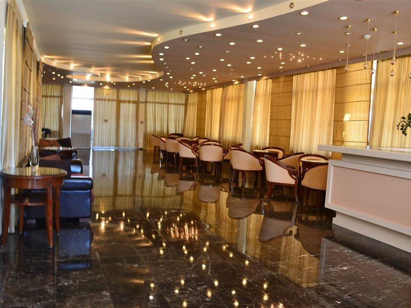Alexandros Hotel Перама Екстериор снимка