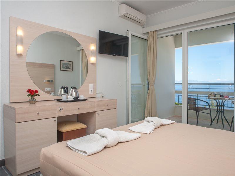 Alexandros Hotel Перама Екстериор снимка