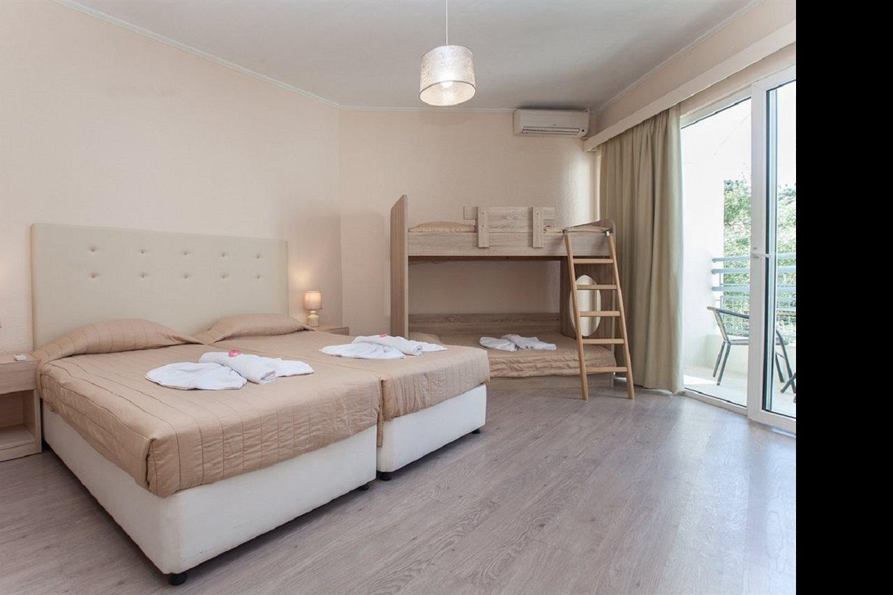 Alexandros Hotel Перама Екстериор снимка