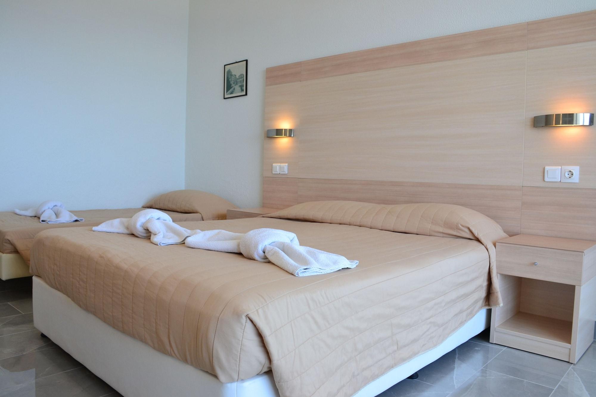 Alexandros Hotel Перама Екстериор снимка