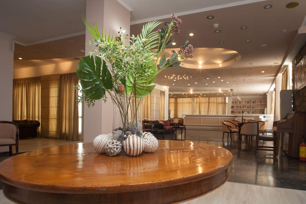 Alexandros Hotel Перама Екстериор снимка