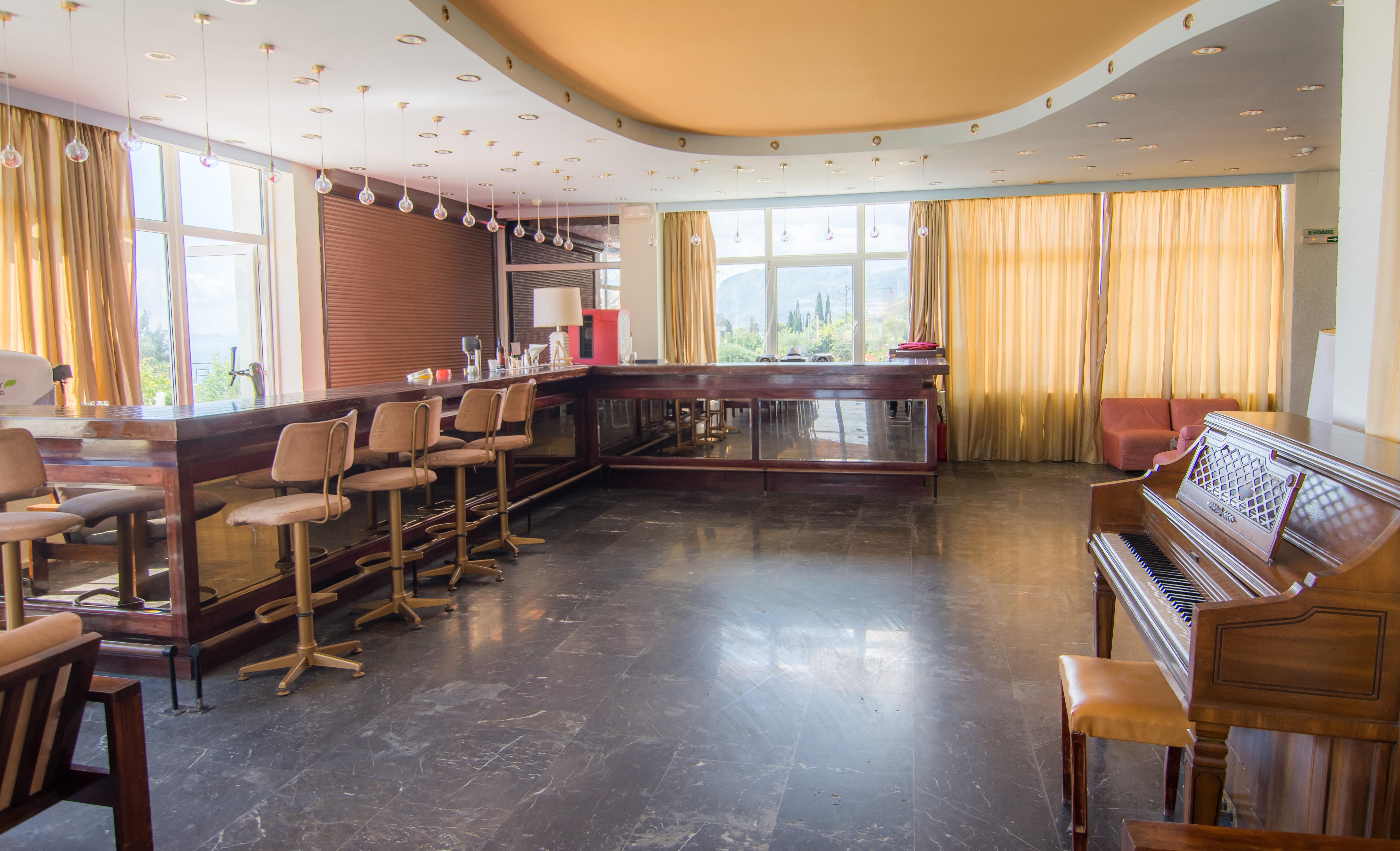 Alexandros Hotel Перама Екстериор снимка