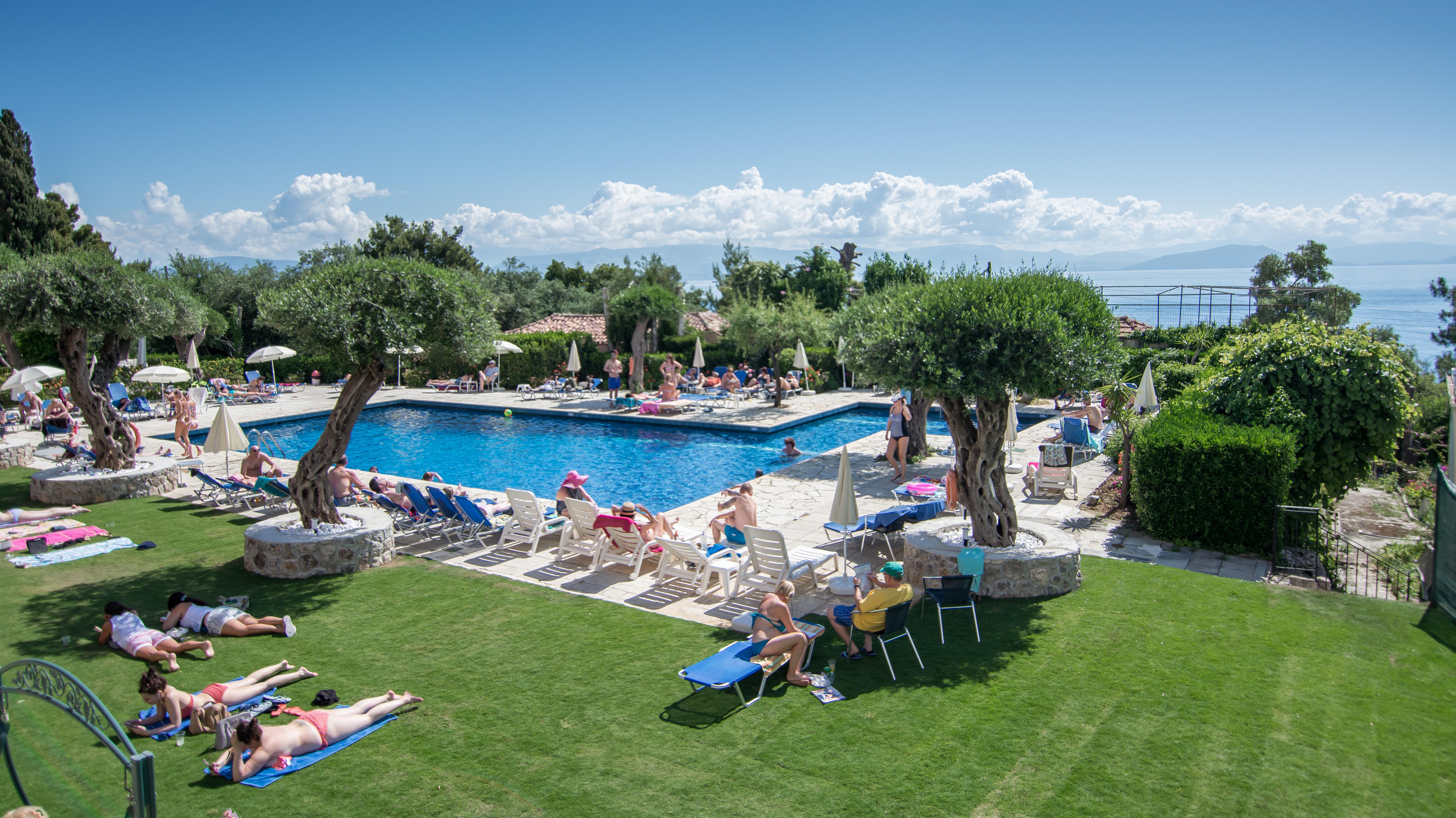 Alexandros Hotel Перама Екстериор снимка