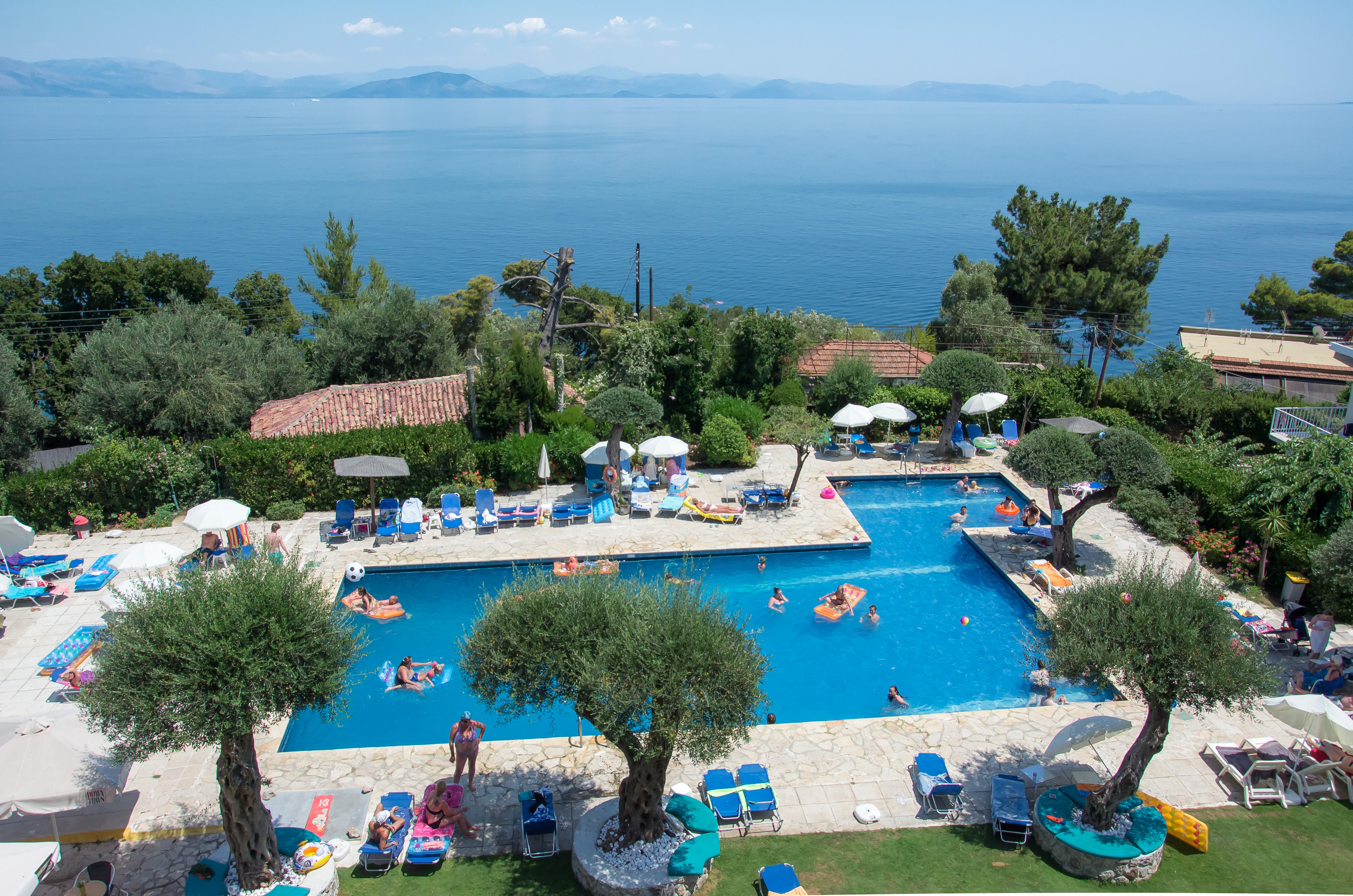 Alexandros Hotel Перама Екстериор снимка