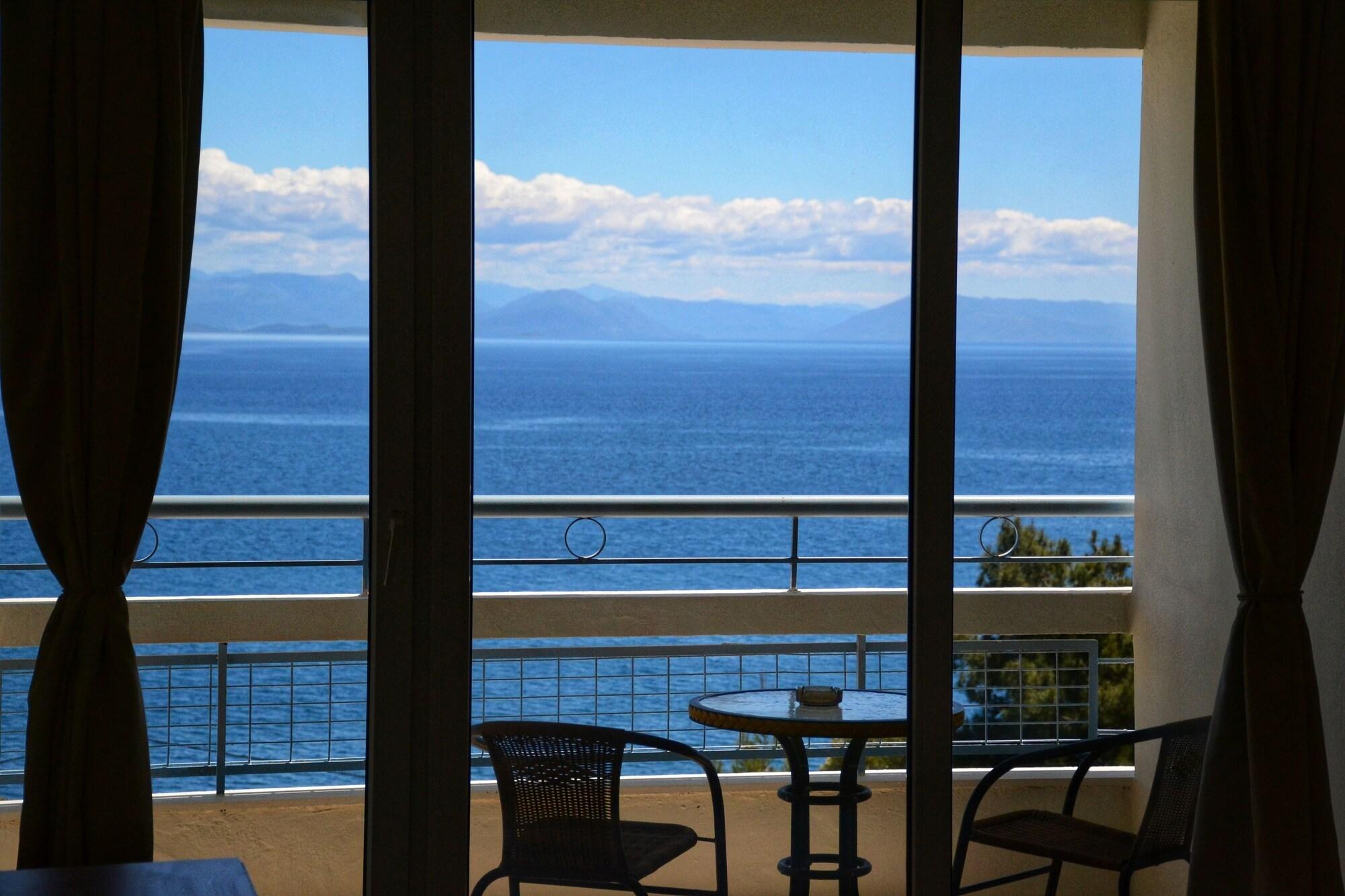 Alexandros Hotel Перама Екстериор снимка