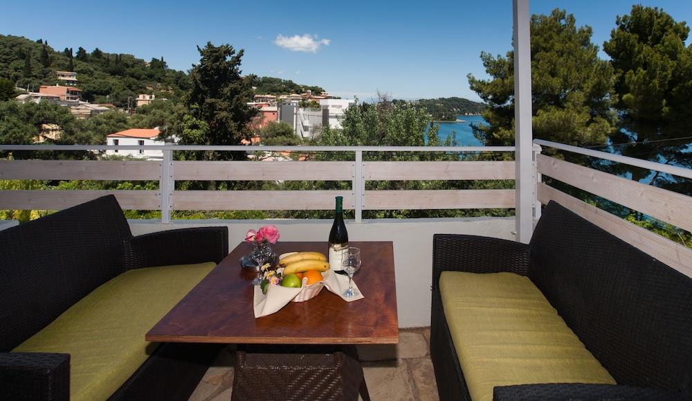 Alexandros Hotel Перама Екстериор снимка