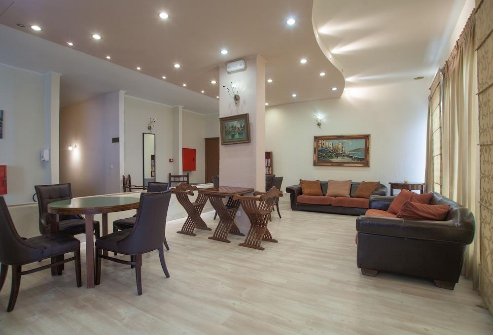 Alexandros Hotel Перама Екстериор снимка