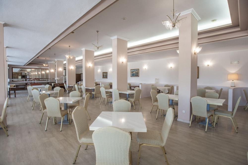 Alexandros Hotel Перама Екстериор снимка