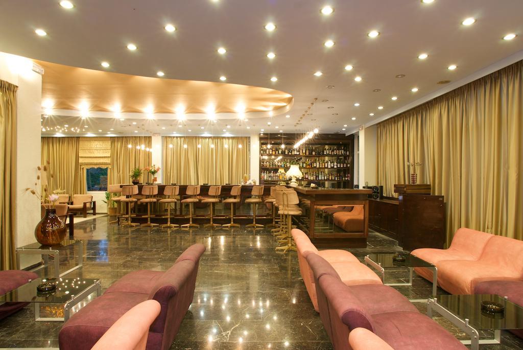Alexandros Hotel Перама Екстериор снимка