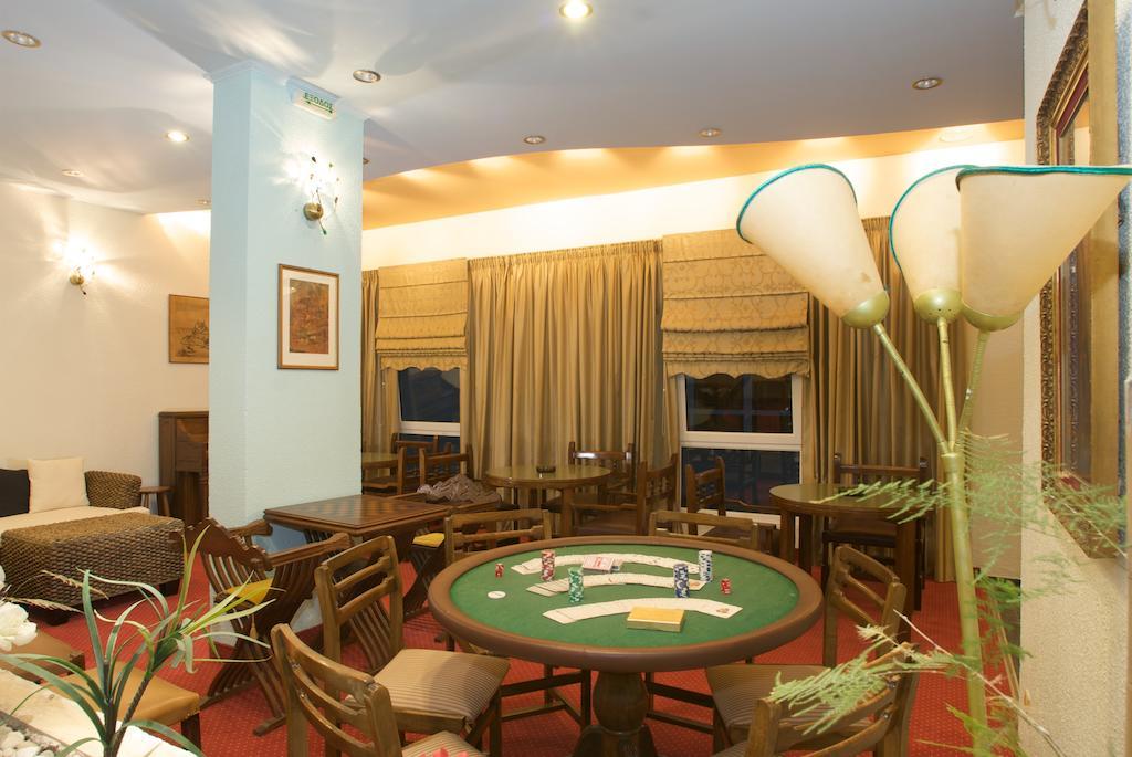 Alexandros Hotel Перама Екстериор снимка