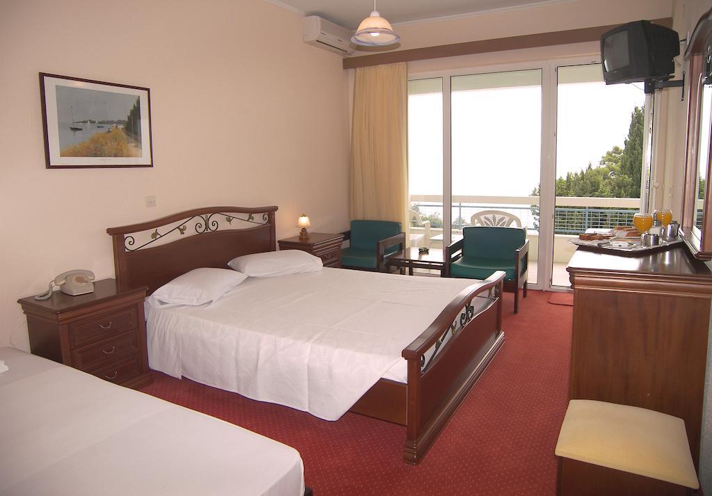 Alexandros Hotel Перама Екстериор снимка
