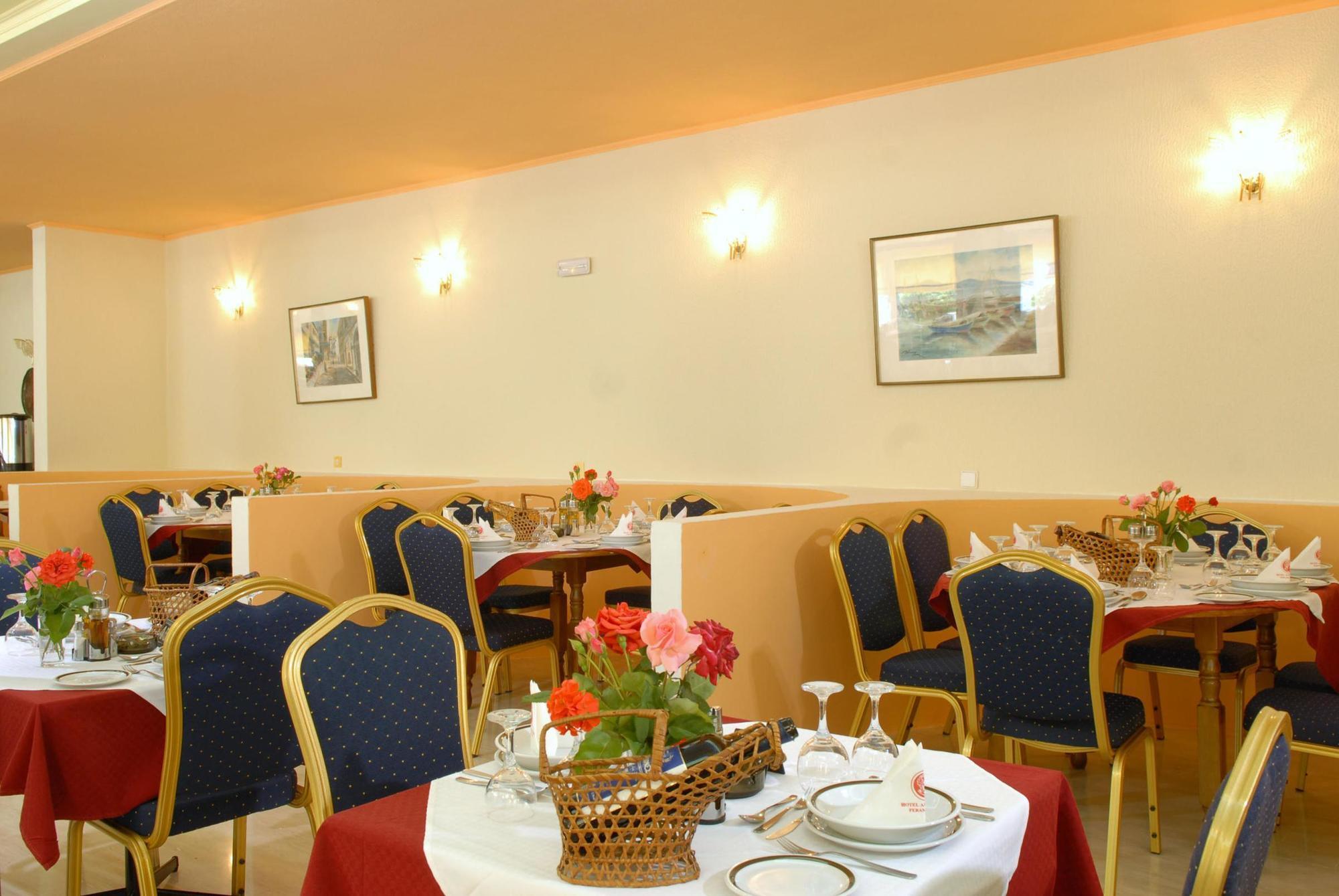 Alexandros Hotel Перама Екстериор снимка