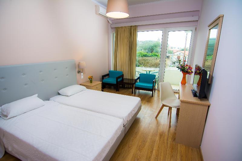 Alexandros Hotel Перама Екстериор снимка