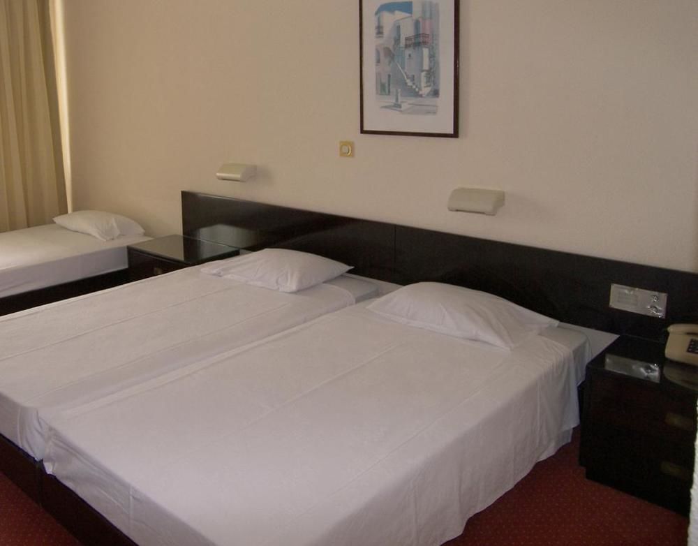 Alexandros Hotel Перама Екстериор снимка