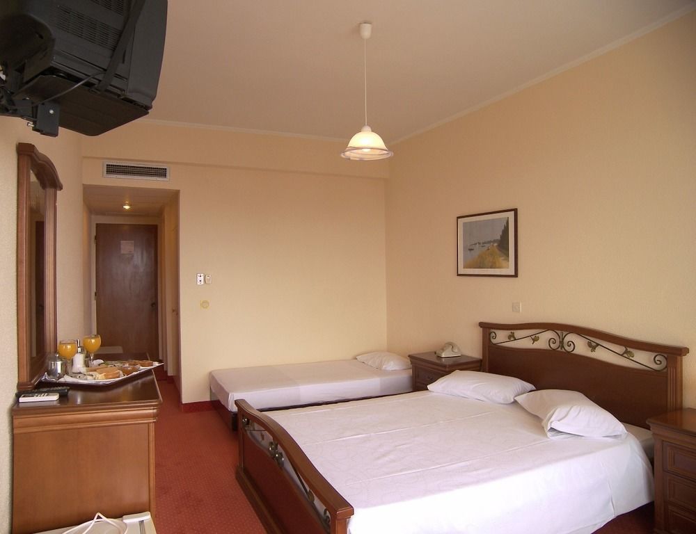 Alexandros Hotel Перама Екстериор снимка