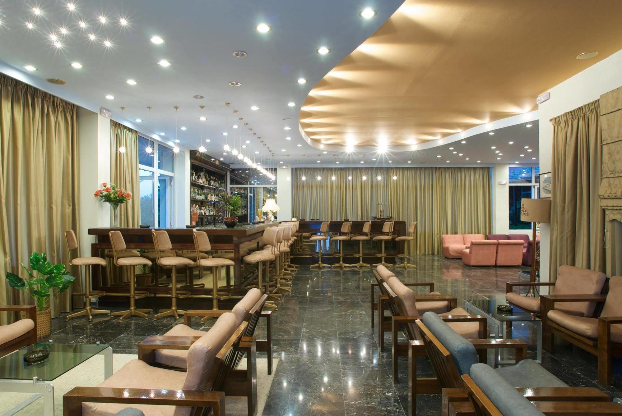 Alexandros Hotel Перама Екстериор снимка
