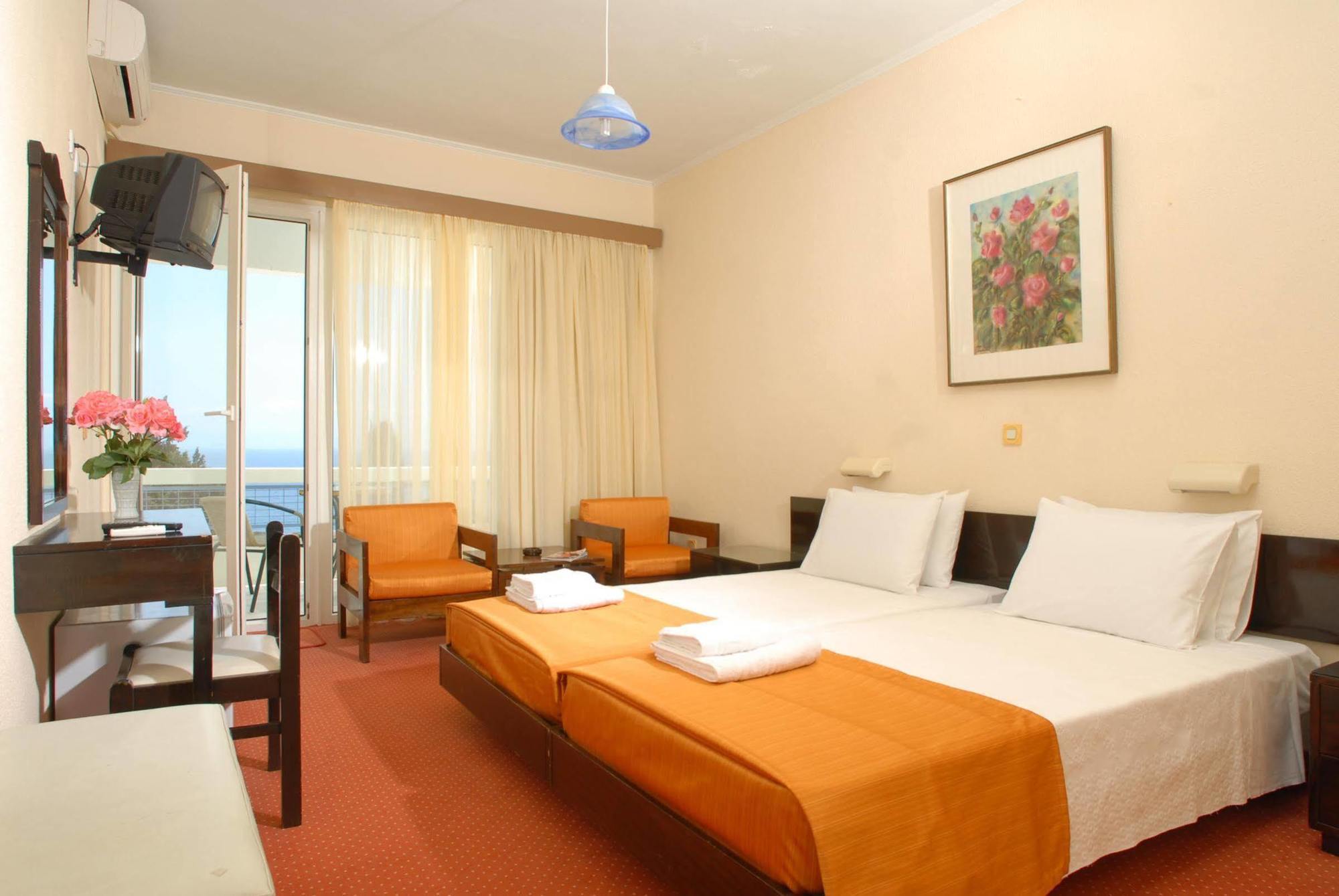 Alexandros Hotel Перама Екстериор снимка