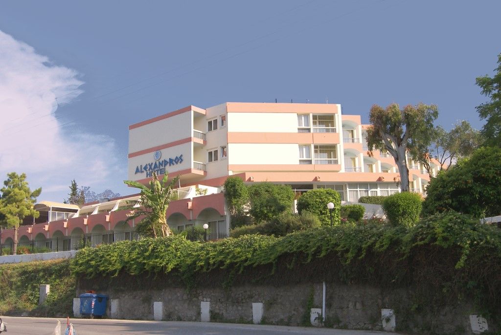 Alexandros Hotel Перама Екстериор снимка